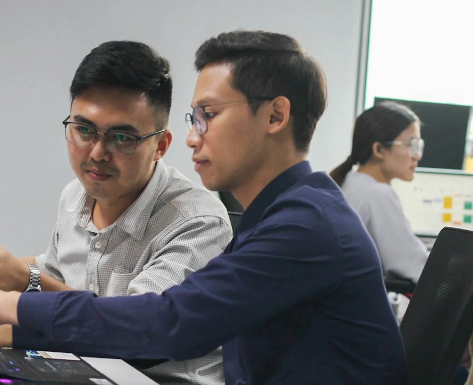A sourcing review session with laptop and notes